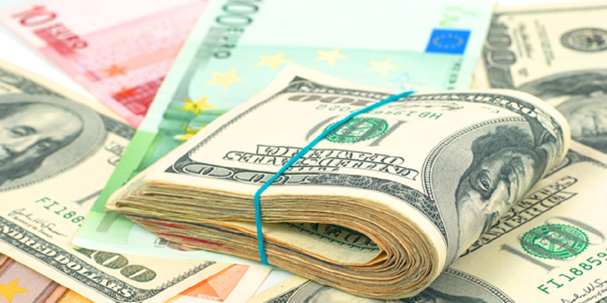 Dolar Naik Tipis Jelang Akhir Pekan Geopolitik yang Padat
