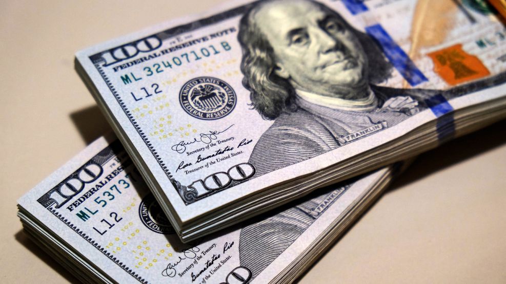 Dolar Sentuh Level Terendah Dua Pekan seiring Penurnan Imbal Hasil