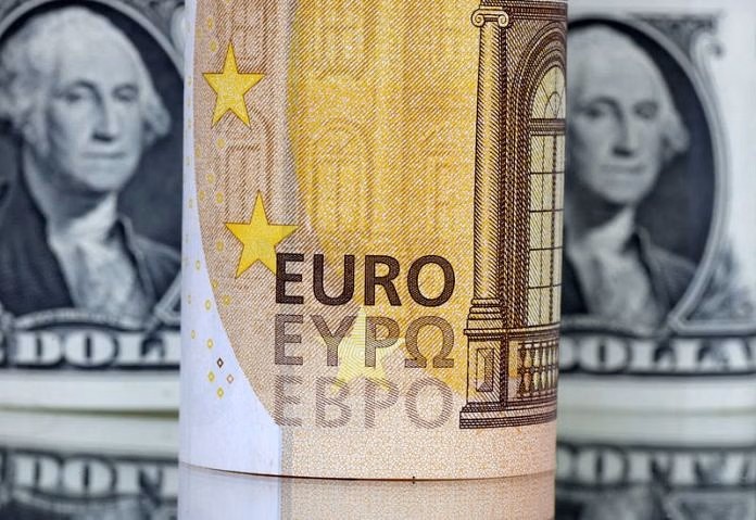 Euro dan Yen Menguat, Dolar Terkoreksi Pasca Reli Pekan Lalu