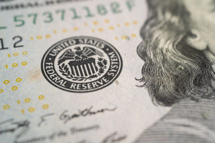 Fed Tak Terlalu Dovish, Dolar Menguat Tipis