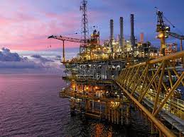 Pasokan Kian Longgar, Minyak Terkoreksi